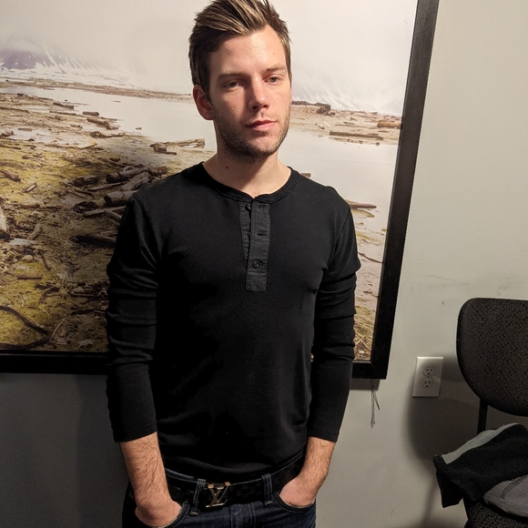 A beautiful crafted black J. Lindeberg Henley - Picture 1 of 2